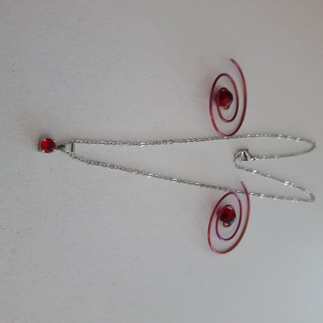 BOUCLE D'OREILLES ROUGE COLLIER ARGENT ROUGE9'HAUT: $20.00 LES 3 - Photo 3