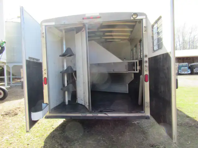 horse trailer - Photo 3