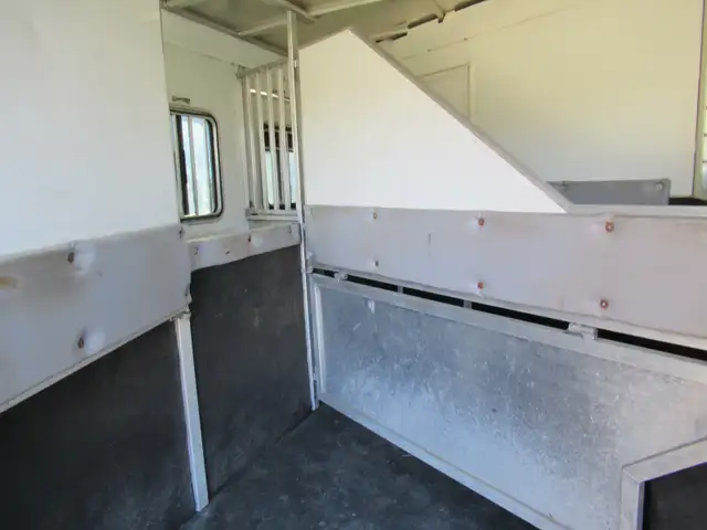 horse trailer - Photo 4