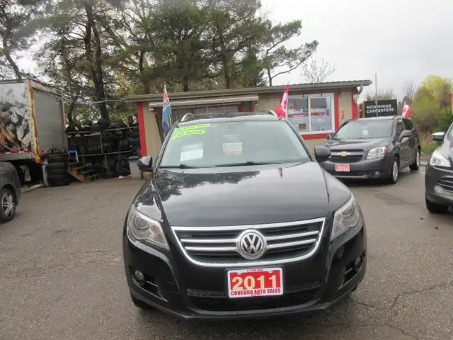 2011 Volkswagen Tiguan SE - Photo 2