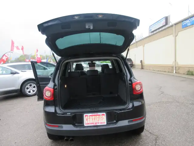 2011 Volkswagen Tiguan SE - Photo 13