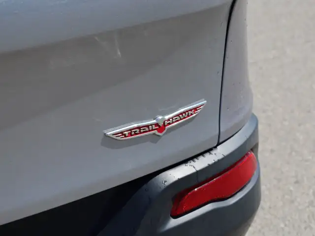 2016 Jeep Cherokee - Photo 11