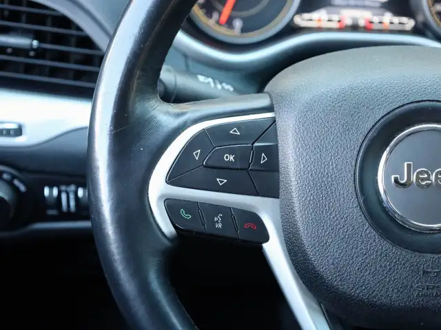2016 Jeep Cherokee - Photo 17