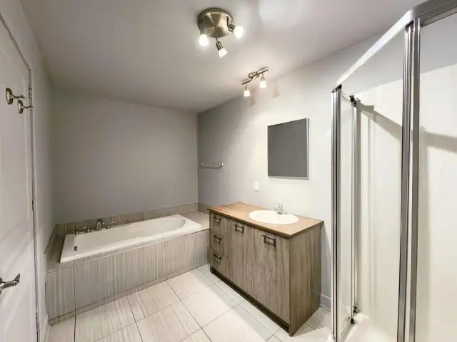grand 4 1/2, Saint-Hubert - Photo 3