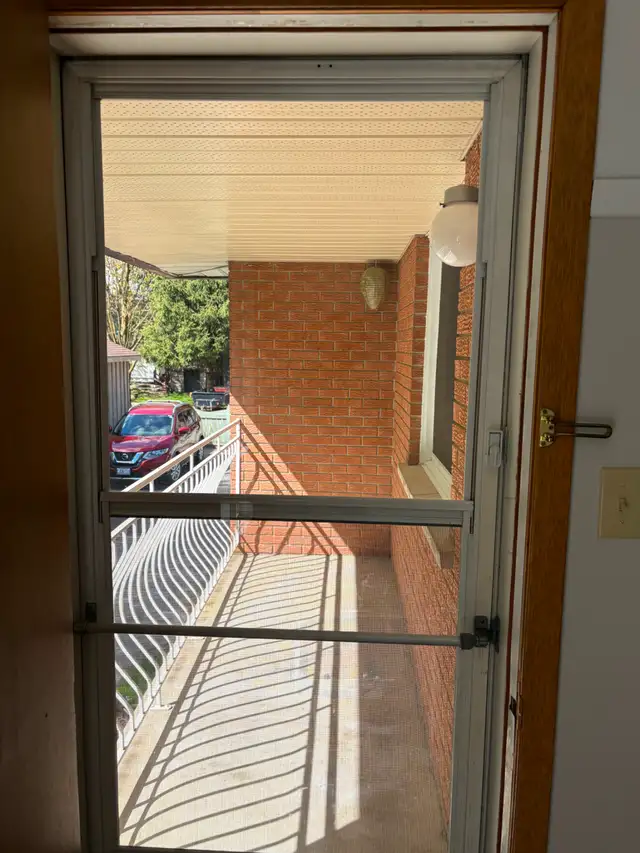 Two Bedroom, great location - Photo 2