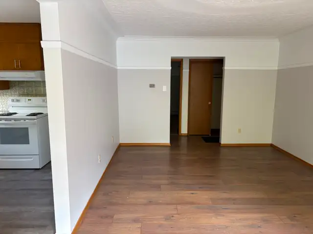 Two Bedroom, great location - Photo 5