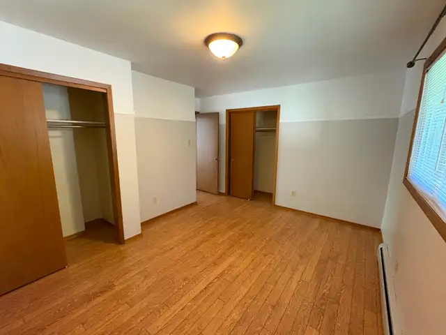 Two Bedroom, great location - Photo 9