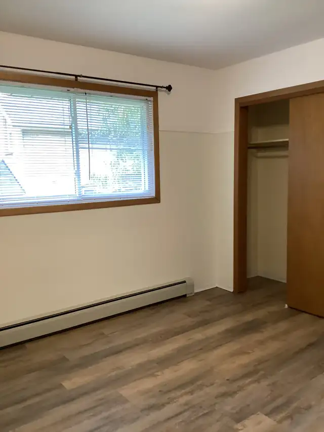 Two Bedroom, great location - Photo 10