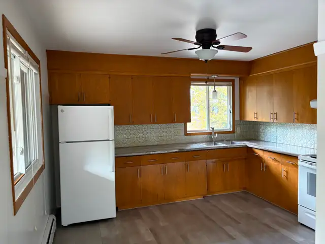 Two Bedroom, great location - Photo 12
