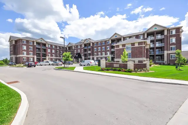 Fully Upgraded South-End Condo for Rent! - Photo 2