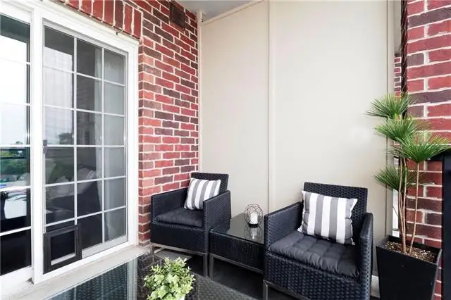 Fully Upgraded South-End Condo for Rent! - Photo 10