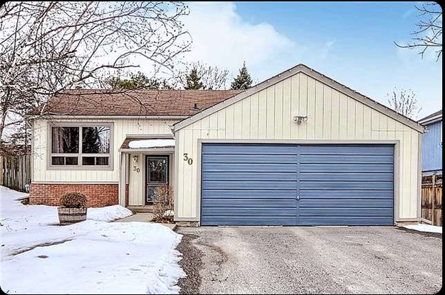 3BR Bungalow Main Floor – Walkout Yard, Parking, In-Unit Laundry