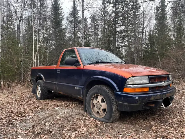 1999 Chevy S10 - Photo 2