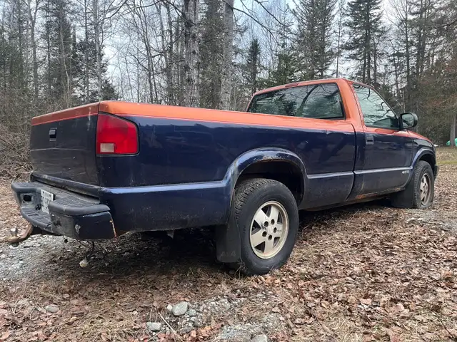 1999 Chevy S10 - Photo 4