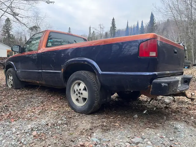1999 Chevy S10 - Photo 5