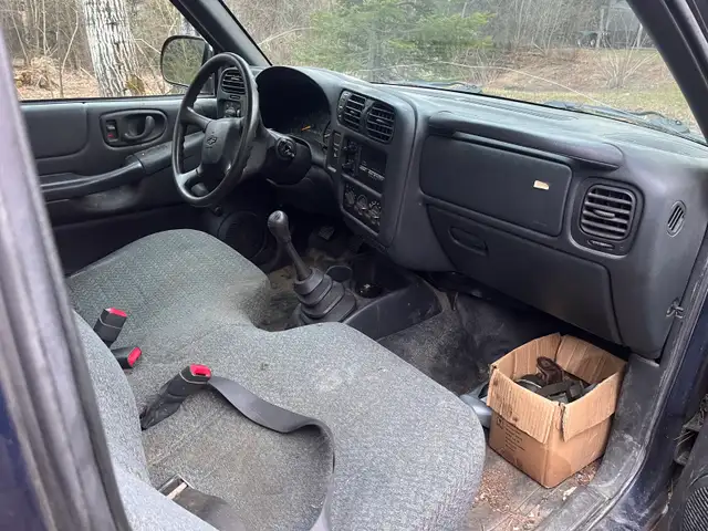 1999 Chevy S10 - Photo 6