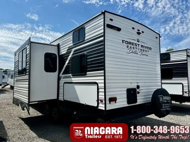 2025 EAST TO WEST DELLA TERRA 241BH Travel Trailer - Photo 4