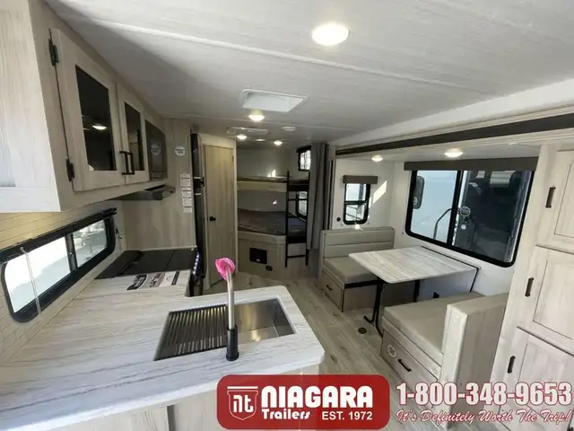 2025 EAST TO WEST DELLA TERRA 241BH Travel Trailer - Photo 7