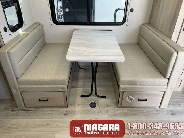 2025 EAST TO WEST DELLA TERRA 241BH Travel Trailer - Photo 9