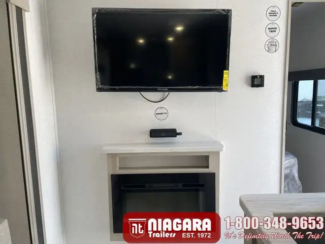 2025 EAST TO WEST DELLA TERRA 241BH Travel Trailer - Photo 10
