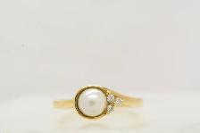 10K PEARL & DIAMOND RING