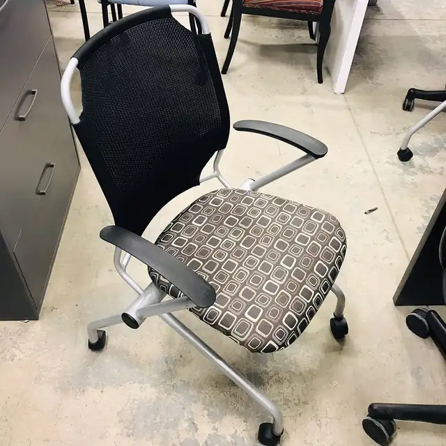 Art Design Visitor Chair-Excellent Condition-Call us now! - Photo 2