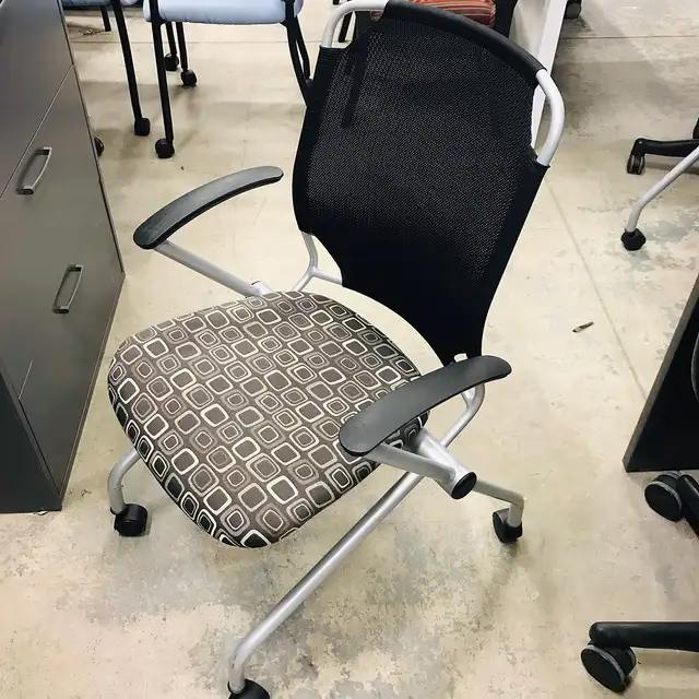 Art Design Visitor Chair-Excellent Condition-Call us now! - Photo 3