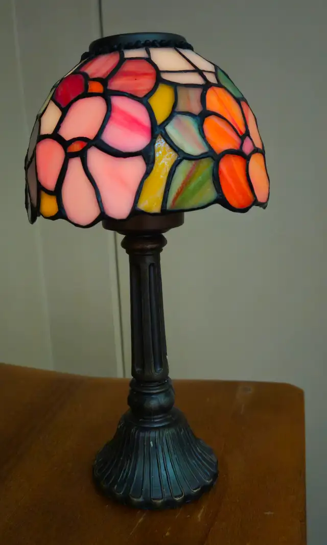 Tiffany Style Lamp Tea Light Candle Holder with Metal Etch Base - Photo 2