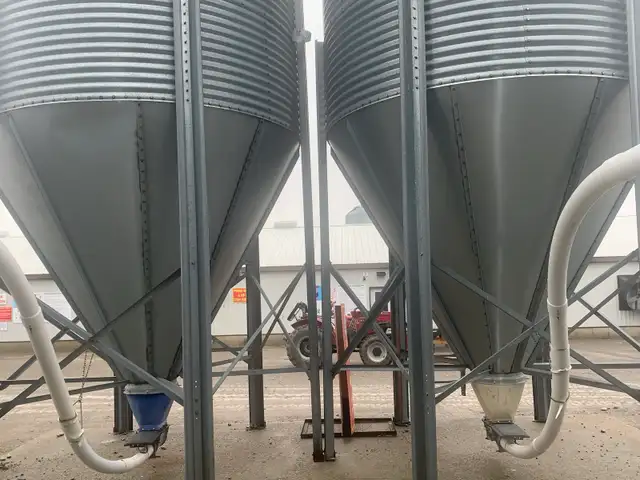 grain bins - Photo 2