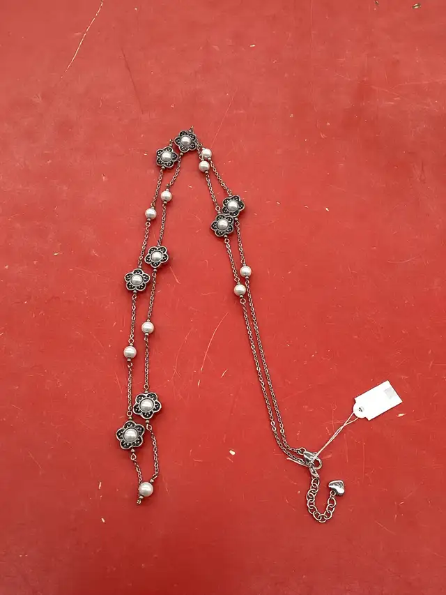 chaîne en stainless avec motif fleur
