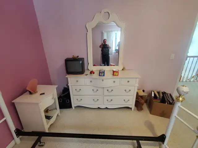 ESTATE SALE QUALITY FINE FURNITURE , BEDROOM SUITS AND MOORE - Photo 5