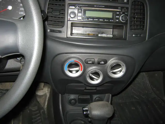 2011 Hyundai Accent GL PETIT BUDGET !! - Photo 10