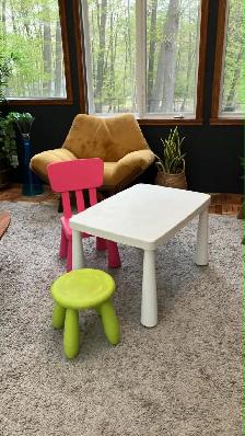 IKEA MAMMUT. Table enfant blanche   chaise   tabouret
