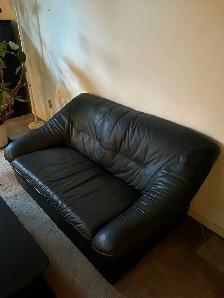 Black Leather Loveseat – Comfortable 2-Seater Sofa