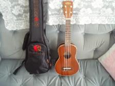 UKULELE - HIGH QUALITY - LIKE NEW