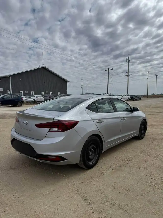 2020 Hyundai Elantra Essential - Photo 5