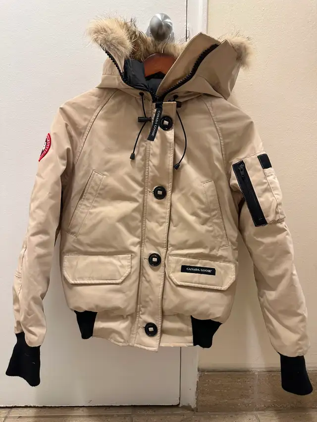 Canada Goose Jacket Woman’s - Photo 2