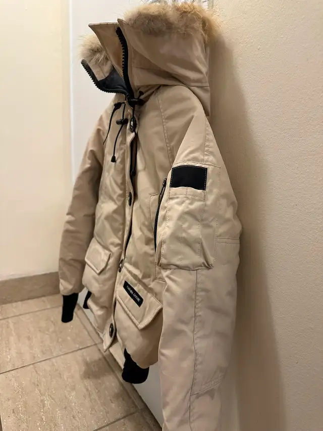 Canada Goose Jacket Woman’s - Photo 3