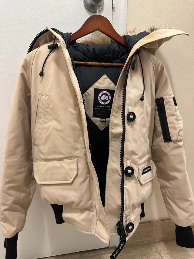 Canada Goose Jacket Woman’s - Photo 5