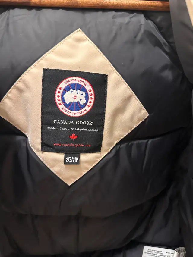 Canada Goose Jacket Woman’s - Photo 6