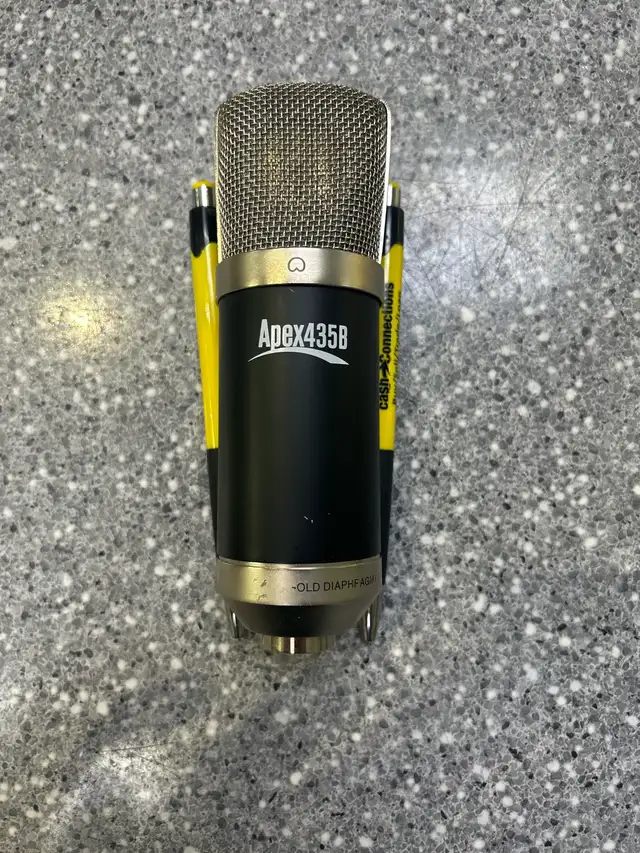 Apex 435B Microphone Kit With Case - Photo 3