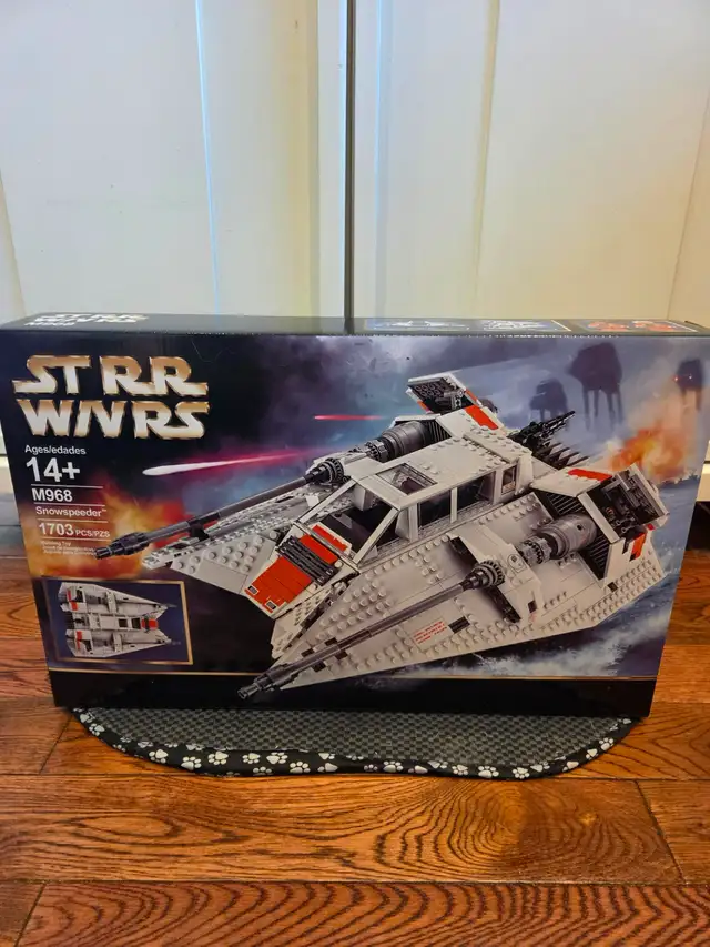 10129 LEGO Like, New in Box Star Wars Rebel Snowspeeder Set