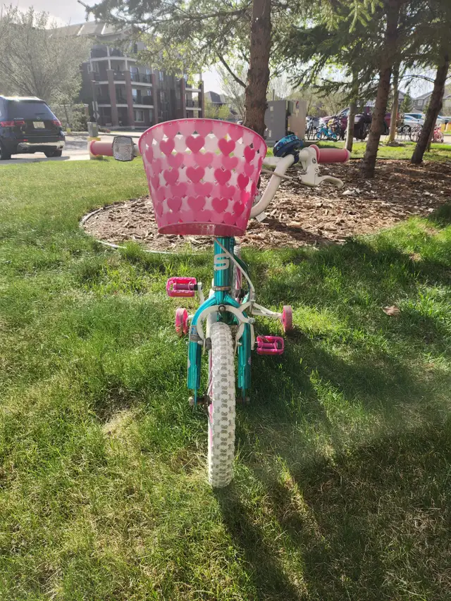 Kids 14' Bicycle with ringer & Basket - Photo 2