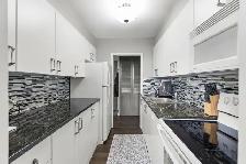 Bright & Open 800sqft Condo offering panoramic city views! - Photo 5