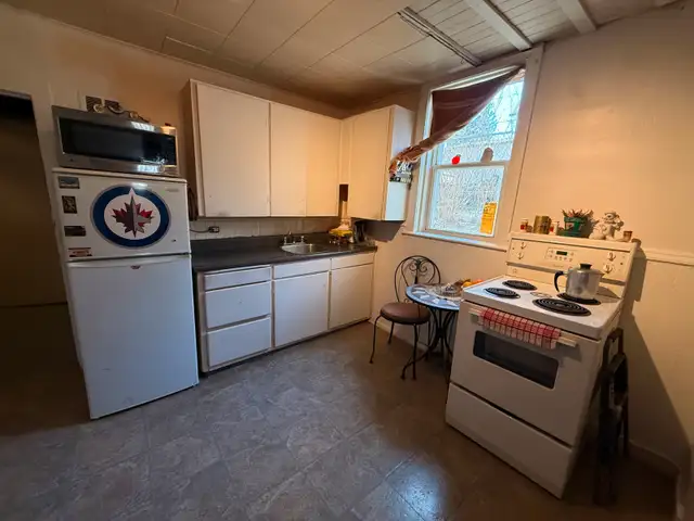 5 Unit Multi-Family Building w/ 5 quiet and clean tenants - Photo 4