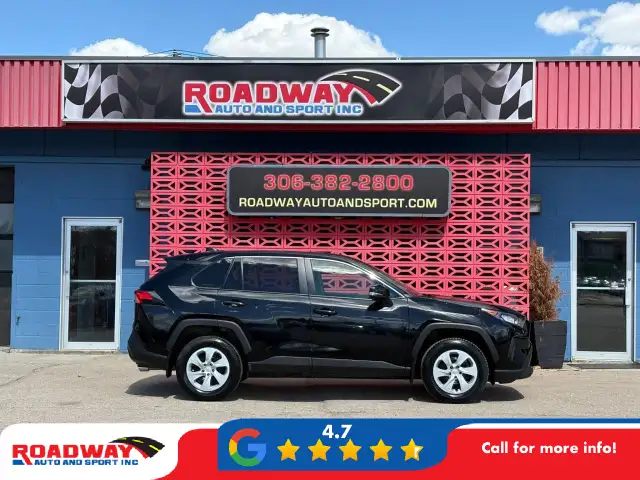 2025 Toyota RAV4 LE - Photo 4