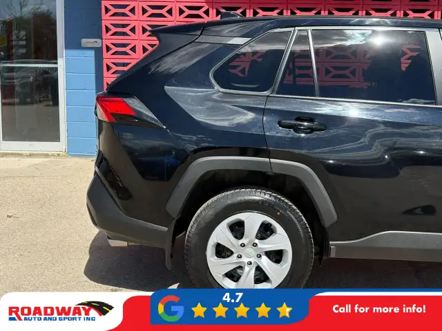 2025 Toyota RAV4 LE - Photo 6