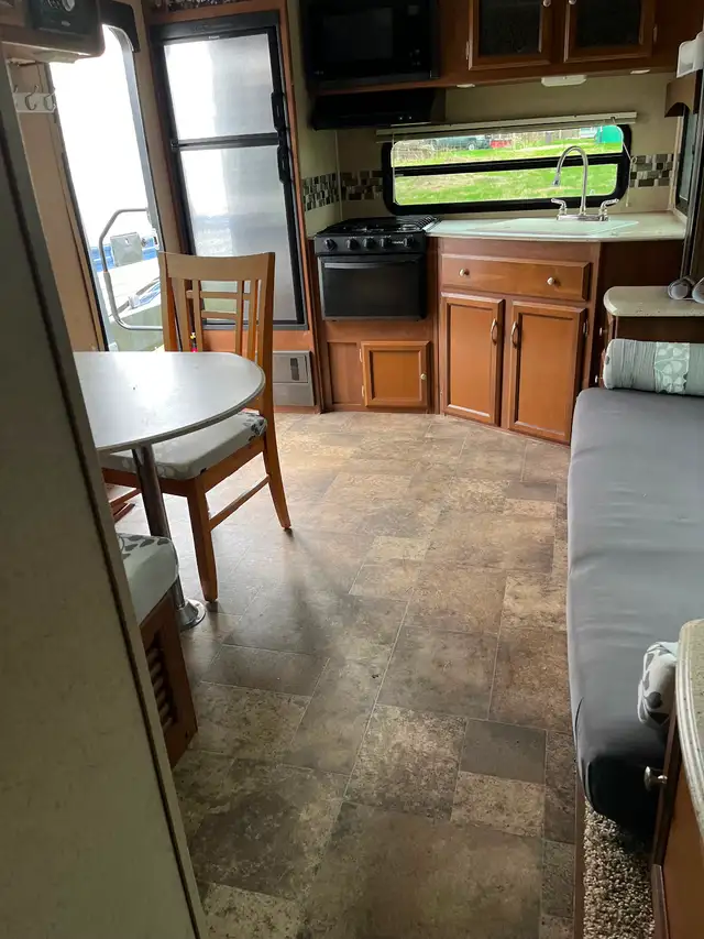 2016, Coachman Freedom Express Trailer. Couples trailer, sleep 4 - Photo 4