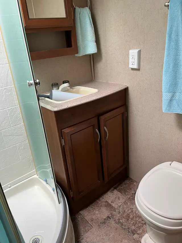 2016, Coachman Freedom Express Trailer. Couples trailer, sleep 4 - Photo 5