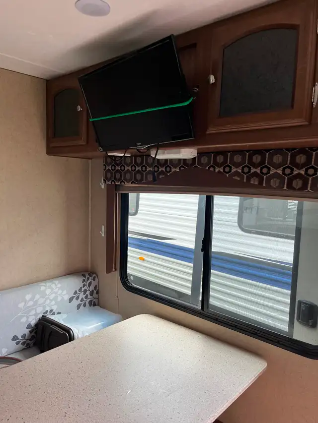 2016, Coachman Freedom Express Trailer. Couples trailer, sleep 4 - Photo 6